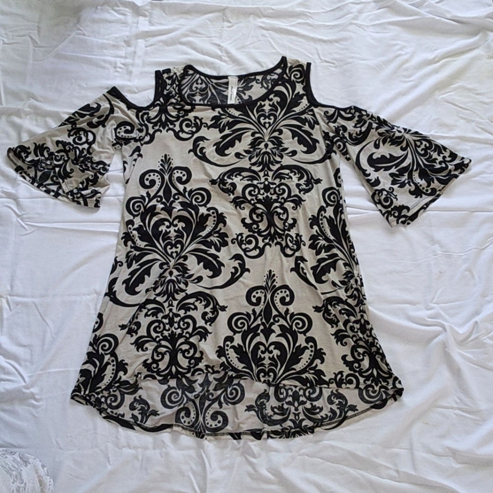Elegant Black and Cream Women's Top